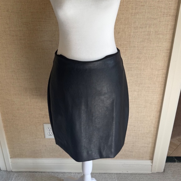 J Crew NWT faux Leather Black Pencil Skirt - Sz 8P - Picture 2 of 8